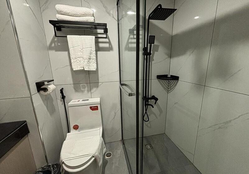 هتل Lido De Paris