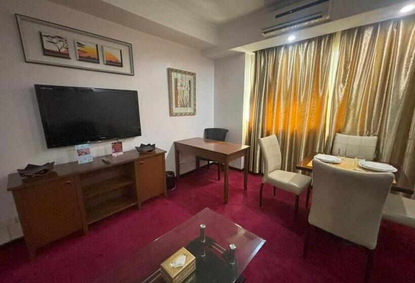 هتل Lido De Paris