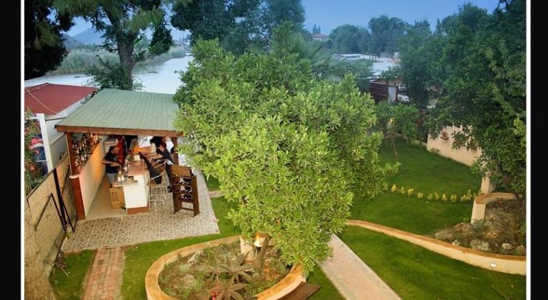 هتل Longhouse Inn