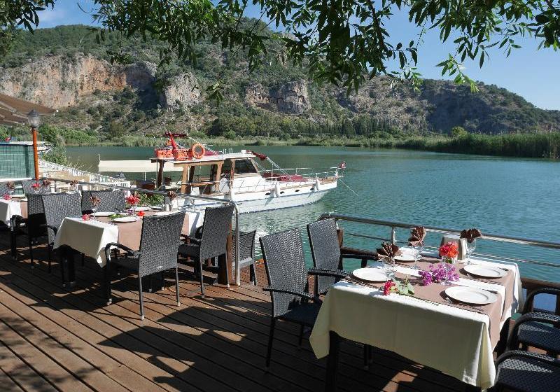 هتل Longhouse Inn