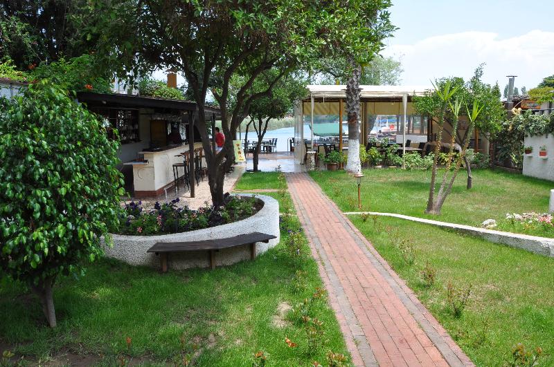 هتل Longhouse Inn