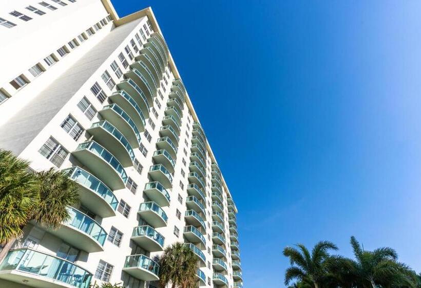 בית מלון כפרי Sunny Isles Ocean Reserve Condo Apartments