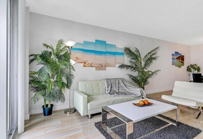 בית מלון כפרי Sunny Isles Ocean Reserve Condo Apartments