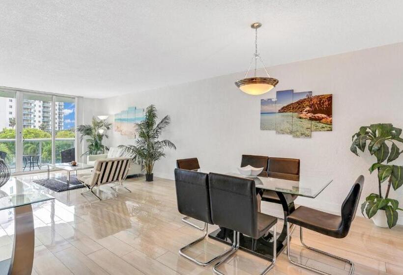 בית מלון כפרי Sunny Isles Ocean Reserve Condo Apartments