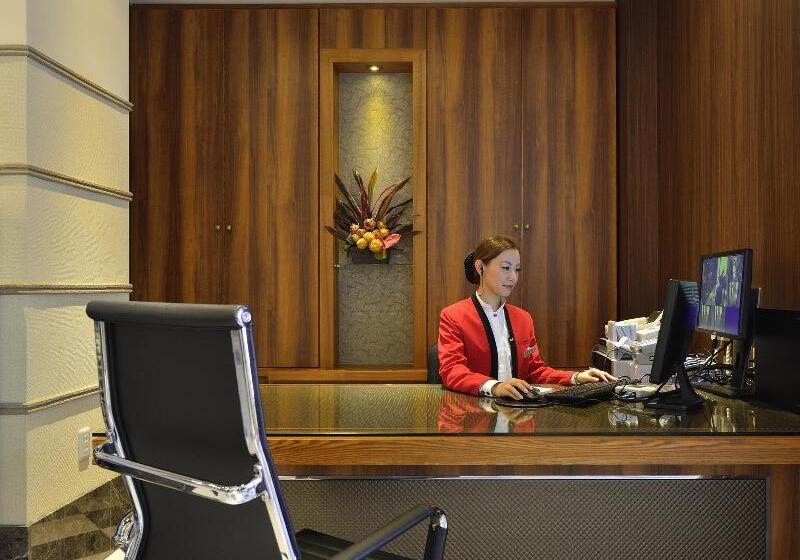 호텔 Kariyushi Lch. Izumizaki Kencho Mae