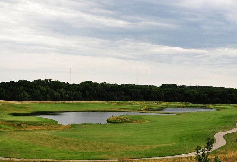 Qube Hotel Polk City