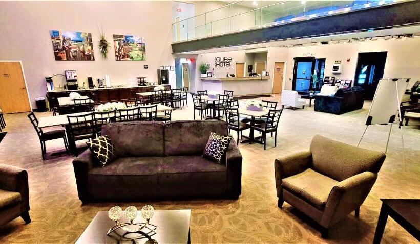 Qube Hotel Polk City