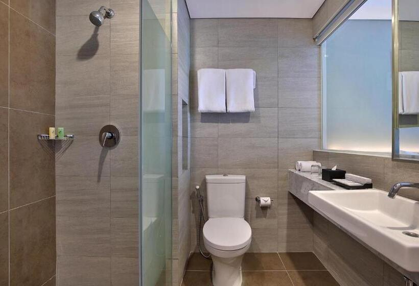 Отель Swissbelinn Simatupang