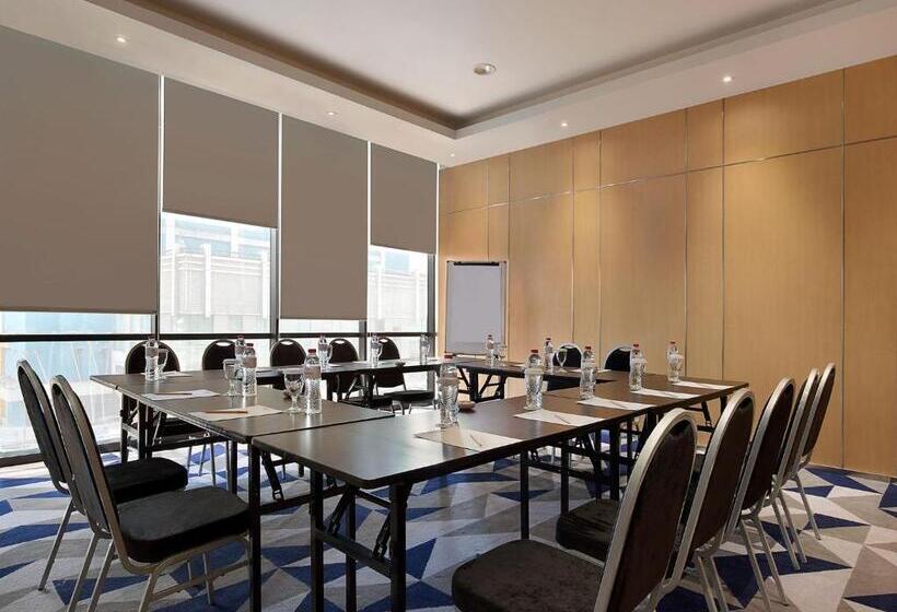 Отель Swissbelinn Simatupang