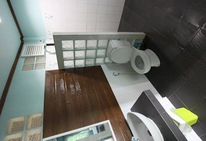 Отель Tara Inn At The Rock