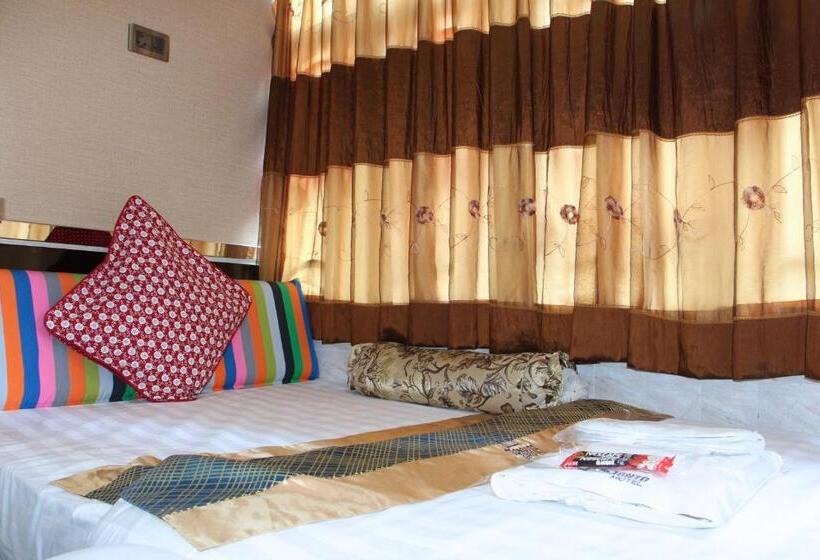 هتل Temple Street