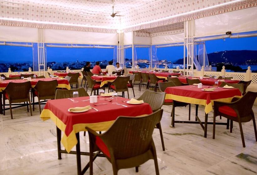 호텔 The Lake View Palace