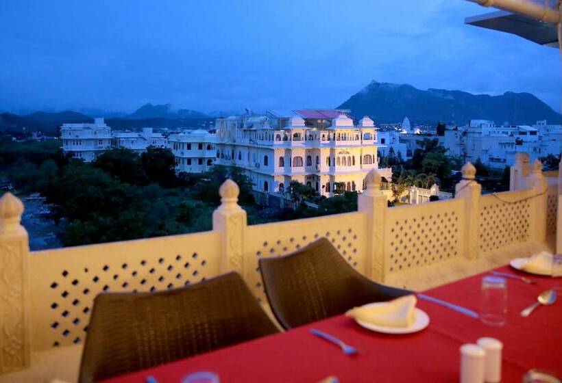 호텔 The Lake View Palace