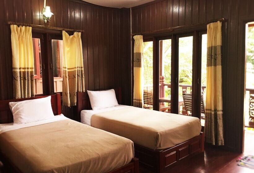 هتل Vang Vieng Sunrise View Resort