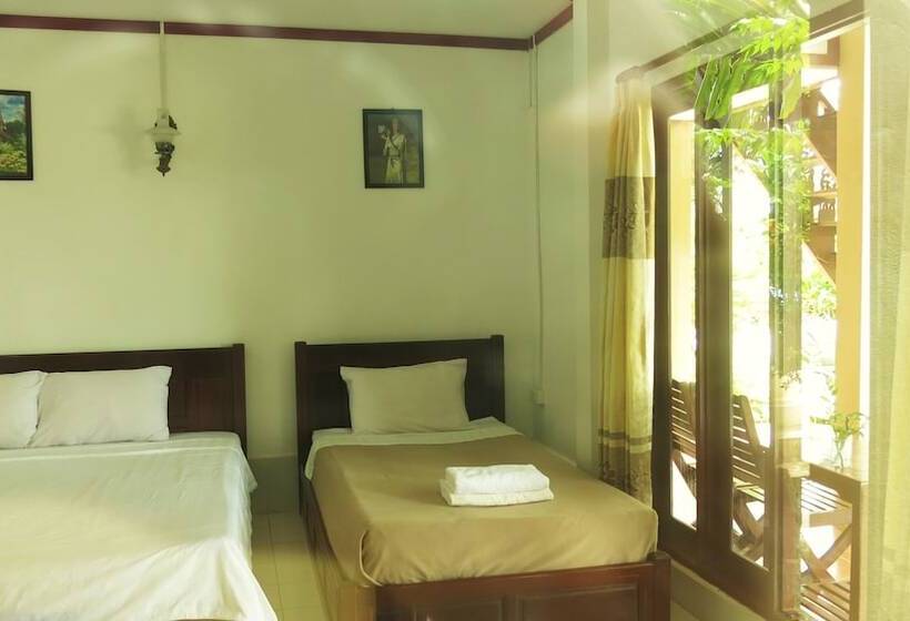 هتل Vang Vieng Sunrise View Resort