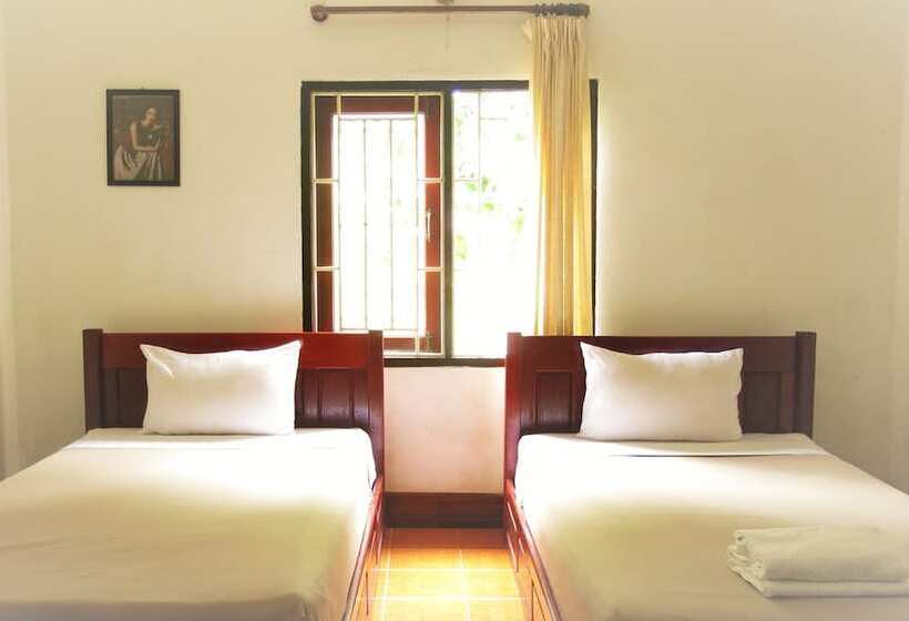 هتل Vang Vieng Sunrise View Resort
