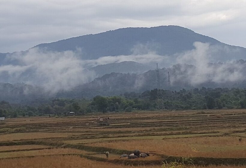هتل Vang Vieng Sunrise View Resort