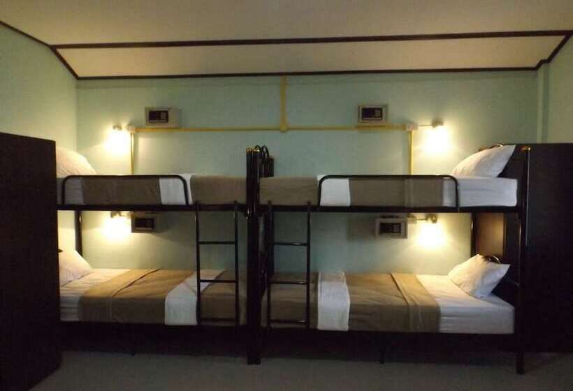 Lanta Long Beach Hostel