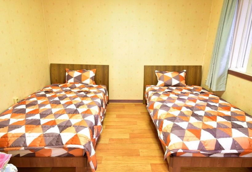 Пансион Back To Eden Resotel