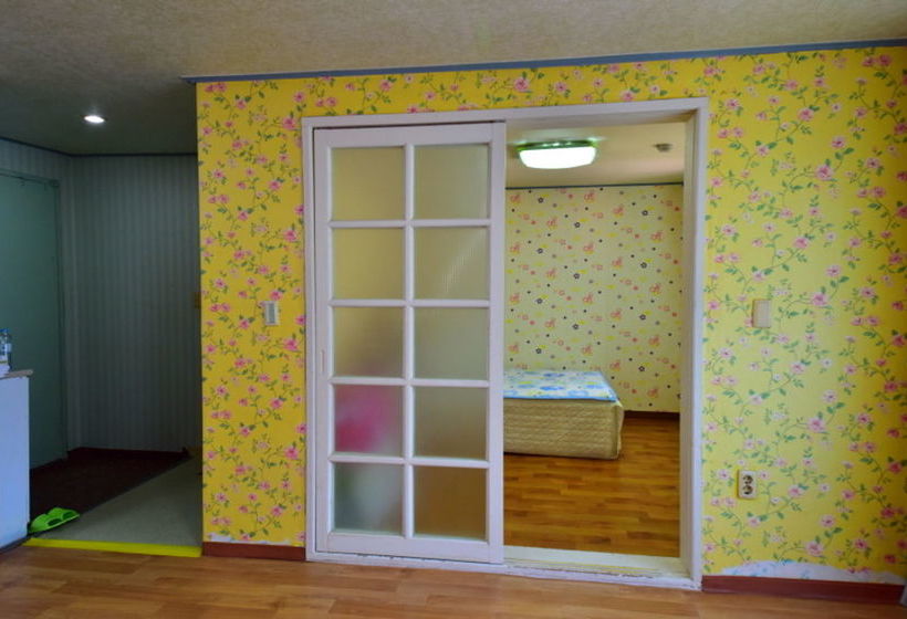 Пансион Back To Eden Resotel