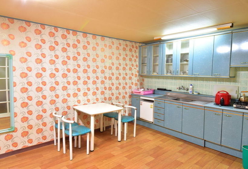 Пансион Back To Eden Resotel