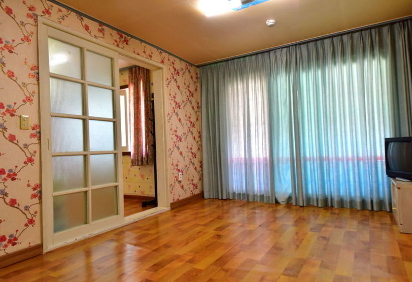 Пансион Back To Eden Resotel