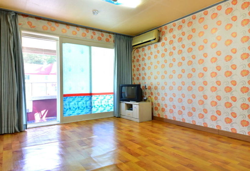 Пансион Back To Eden Resotel