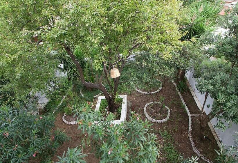 פנסיון Laura Skiathos