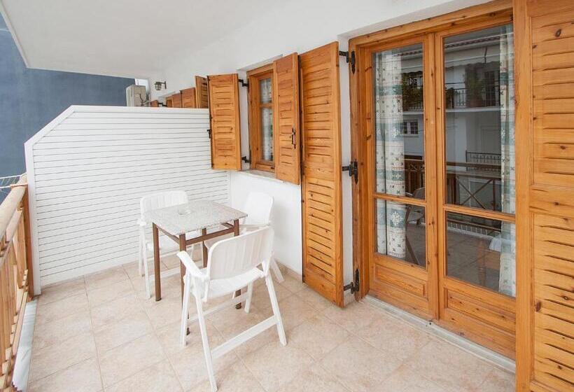 פנסיון Laura Skiathos