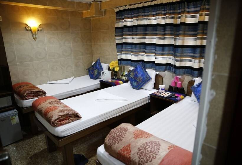 پانسیون Legend Guest House