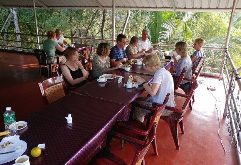 Пансион Marari Beach Villas