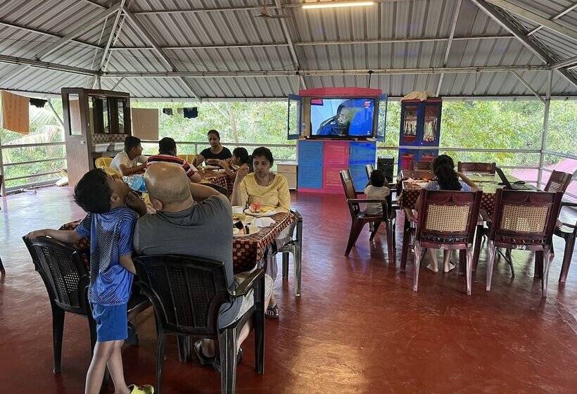 Пансион Marari Beach Villas