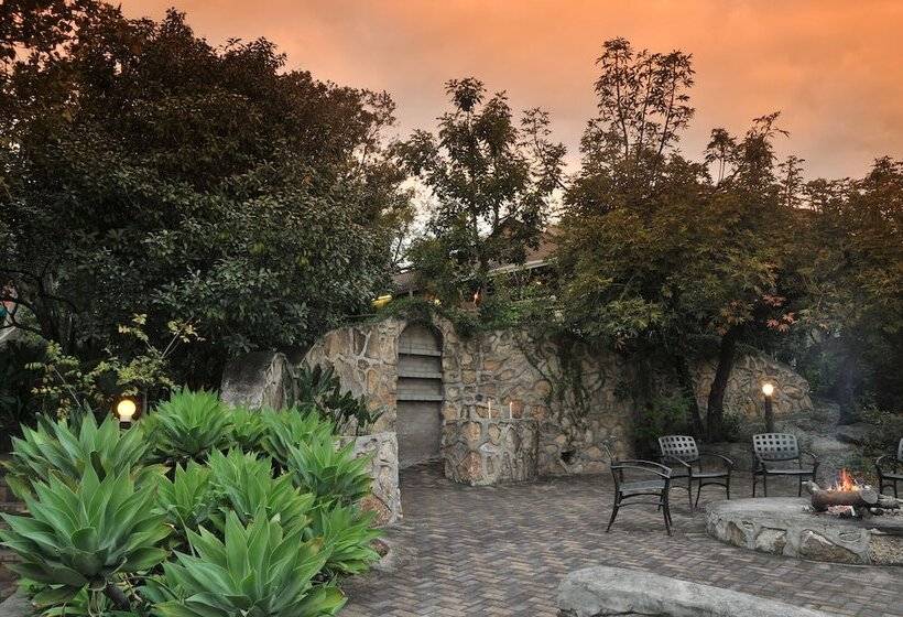 Пансион Sunset Manor