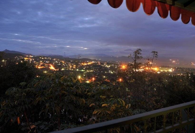 Пансион Sunset Manor