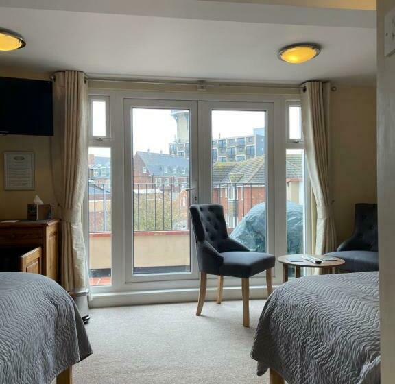 بنسيون The Courtyard Guest House