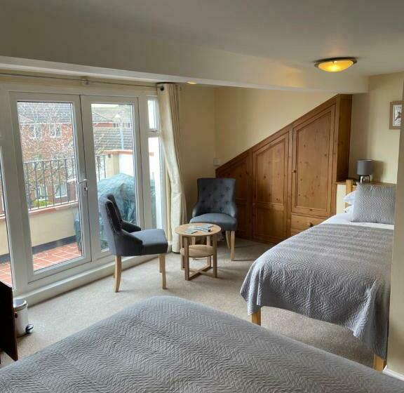 بنسيون The Courtyard Guest House