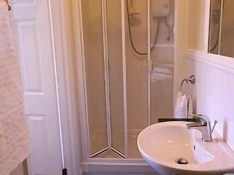 بنسيون The Courtyard Guest House