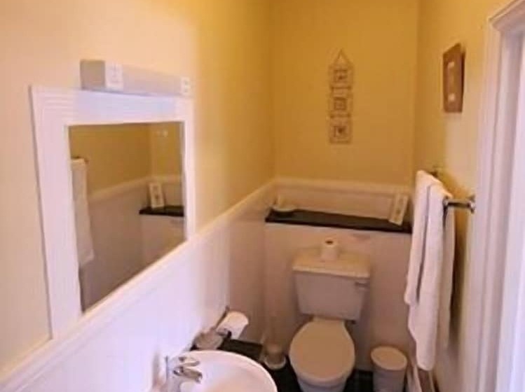 بنسيون The Courtyard Guest House