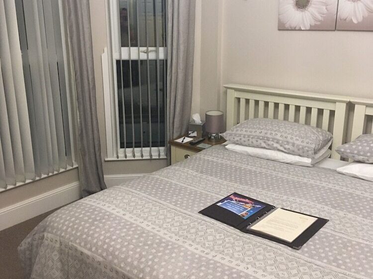 بنسيون The Courtyard Guest House