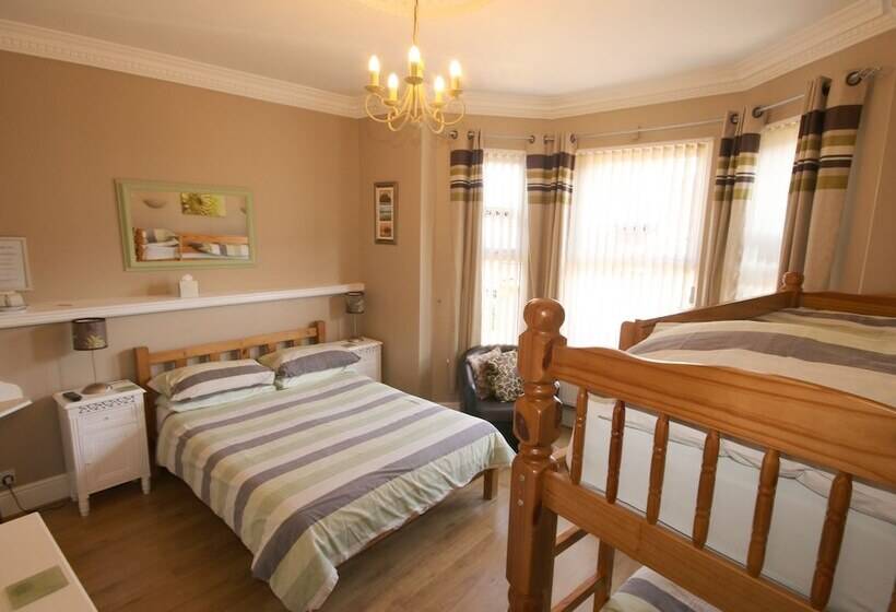 بنسيون The Courtyard Guest House