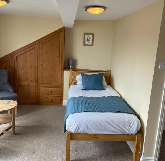 بنسيون The Courtyard Guest House