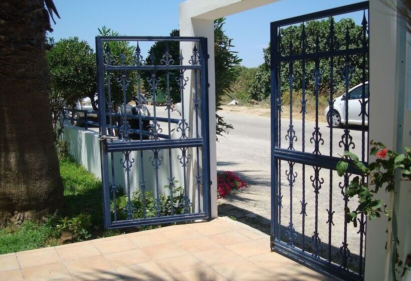 Philippos Studios & Apartments