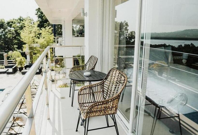 استراحتگاه Ocean Suites Bohol Boutique