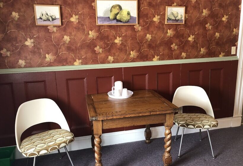 مبيت وإفطار Rogues  Harbor Inn