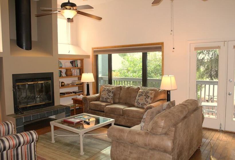 Shadow Mountain Lodge