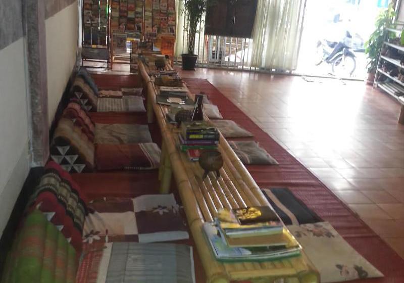 הוסטל The Living Place 3