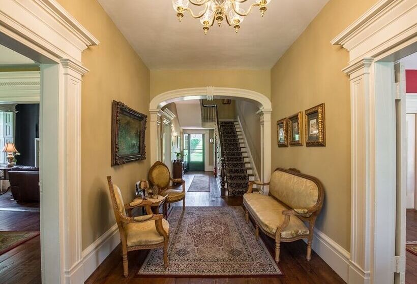 The Neighbour House B&b