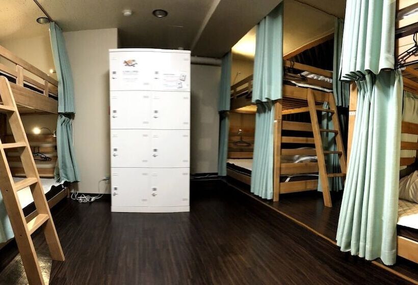 Yokohama Central Hostel