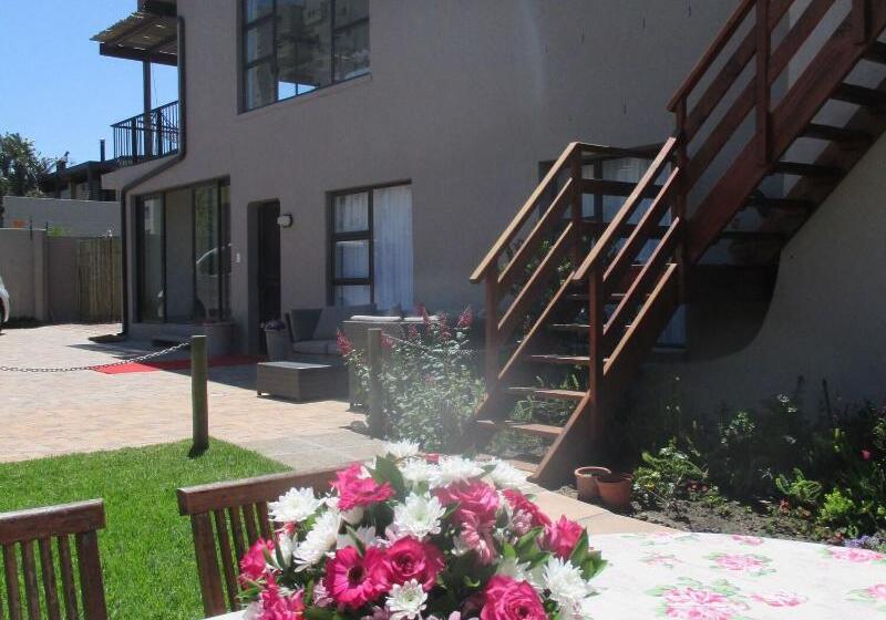 فندق صغير @ Rosie S