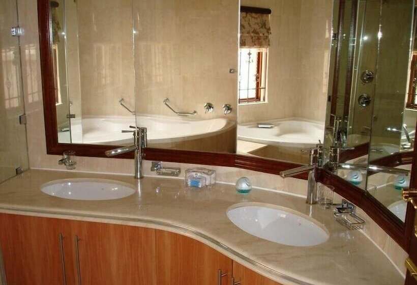 مبيت وإفطار Kosmos Manor